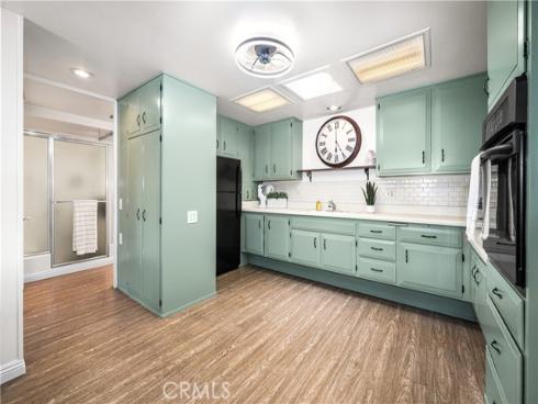 1680  Monterey  10G  RoadM-2, Seal Beach, CA