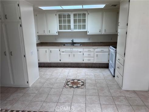 1562  Golden Rain  44C  M2, Seal Beach, CA
