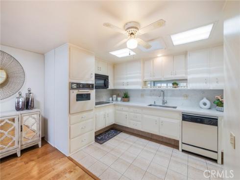 1681 Tam O Shanter M12 10H Road, Seal Beach, CA