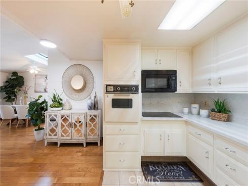 1681 Tam O Shanter M12 10H Road, Seal Beach, CA