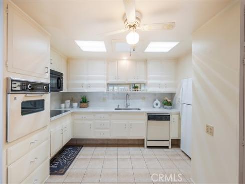 1681 Tam O Shanter M12 10H Road, Seal Beach, CA