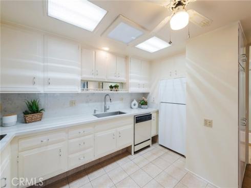 1681 Tam O Shanter M12 10H Road, Seal Beach, CA