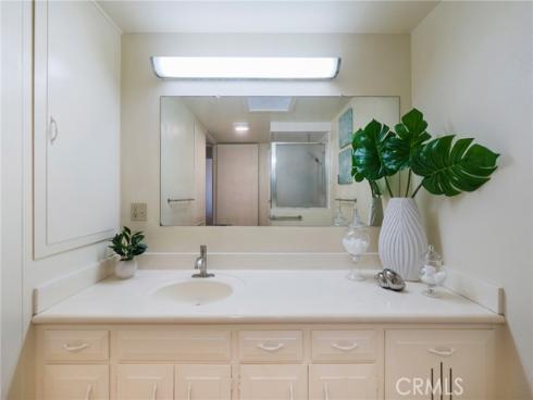 1681 Tam O Shanter M12 10H Road, Seal Beach, CA