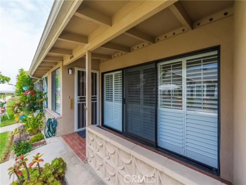 1681 Tam O Shanter M12 10H Road, Seal Beach, CA