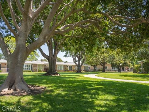 1681 Tam O Shanter M12 10H Road, Seal Beach, CA