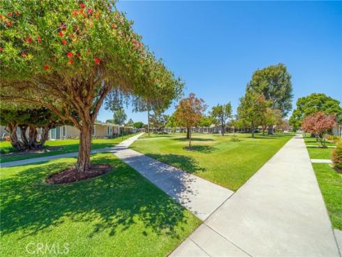1681 Tam O Shanter M12 10H Road, Seal Beach, CA