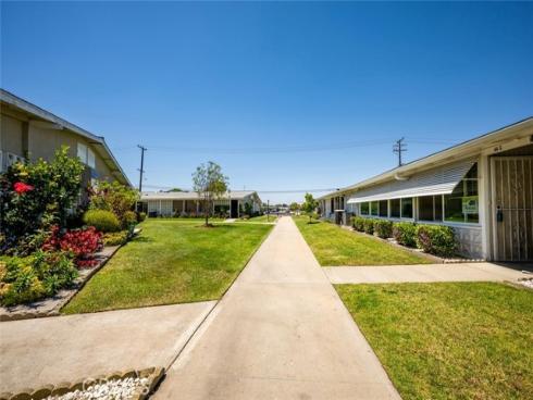 1562 Golden Rain 44D M2 Road, Seal Beach, CA
