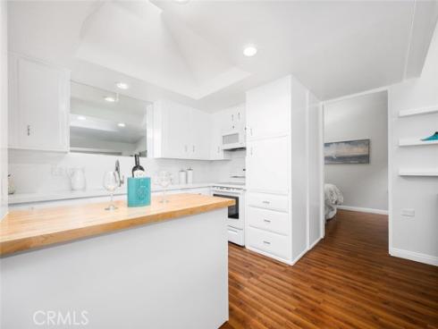 1341  Weeburn  75K , Seal Beach, CA