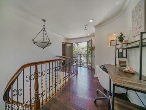 1001  Electric   Avenue, Seal Beach, CA