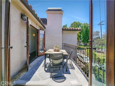 1001  Electric   Avenue, Seal Beach, CA