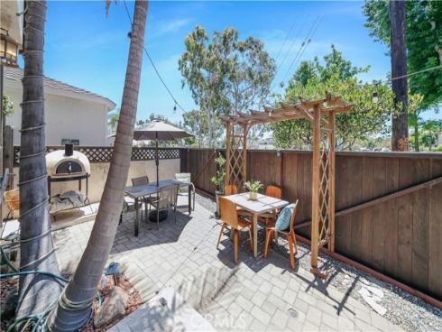 1001  Electric   Avenue, Seal Beach, CA