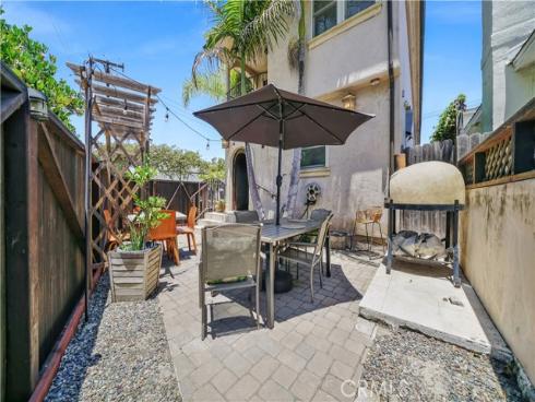 1001  Electric   Avenue, Seal Beach, CA