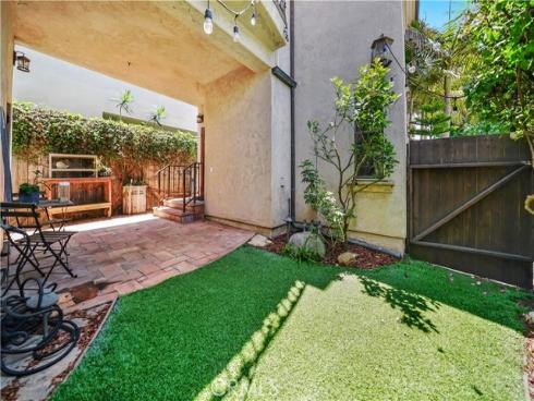 1001  Electric   Avenue, Seal Beach, CA