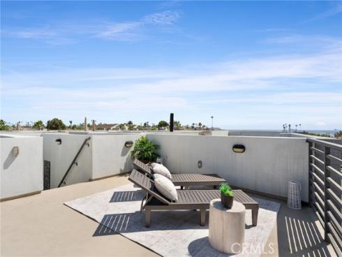 208 Ocean Place , Seal Beach, CA
