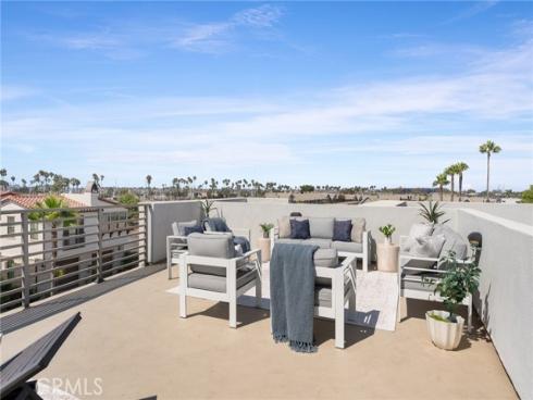 208 Ocean Place , Seal Beach, CA