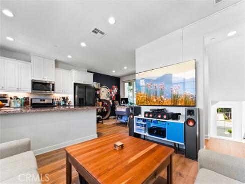 437  Lucent  , Stanton, CA