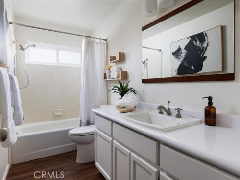 29  Surfside  B  Avenue, Surfside, CA