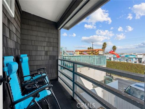 24 Surfside Avenue , Surfside, CA