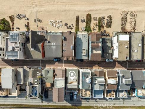 24 Surfside Avenue , Surfside, CA