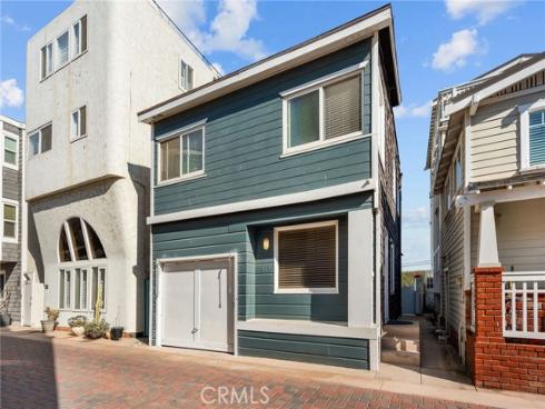 24 Surfside Avenue , Surfside, CA