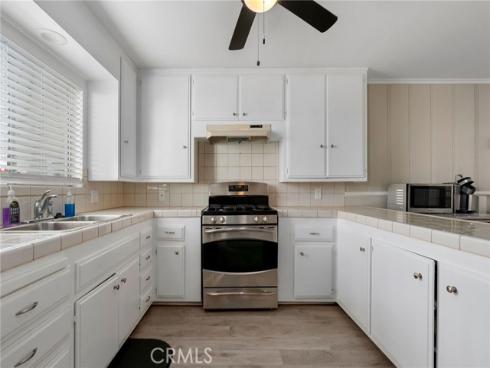 24 Surfside Avenue , Surfside, CA