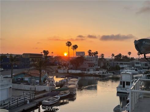 16745 Bayview B Drive, Sunset Beach, CA