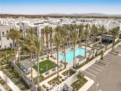 16289 Dawn Way 204 , Tustin, CA