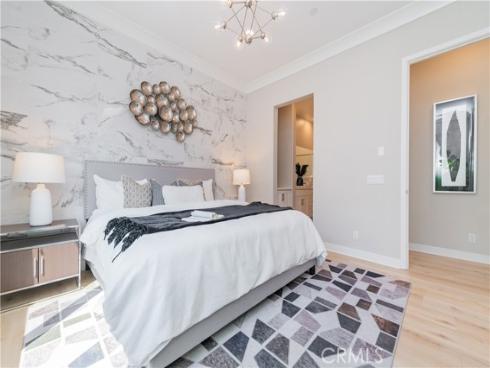 421 Transport , Tustin, CA