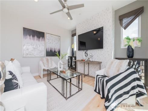 421 Transport , Tustin, CA