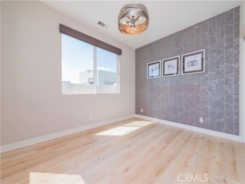 421 Transport , Tustin, CA