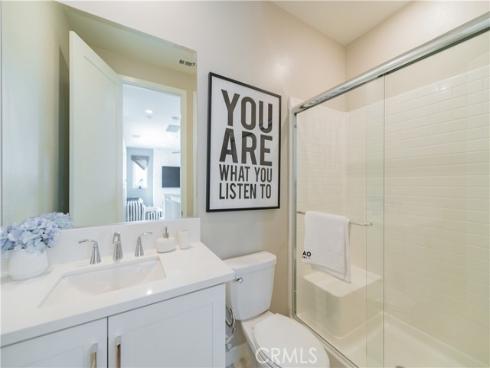 421 Transport , Tustin, CA