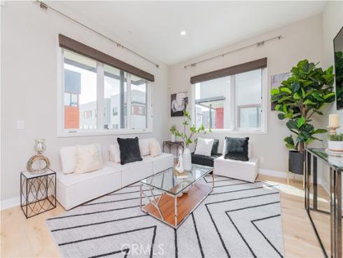 421 Transport , Tustin, CA