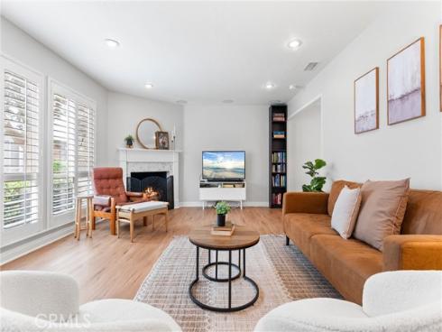 1121 E 1st Street, Tustin, CA