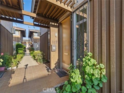 15500 Tustin Village 28 Way, Tustin, CA