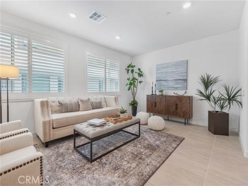 285  Lodestar  , Tustin, CA