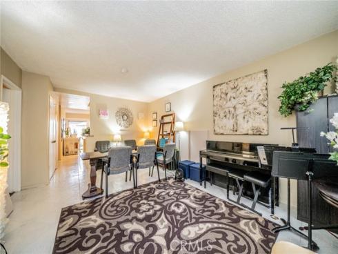 631 W 6th D Street, Tustin, CA