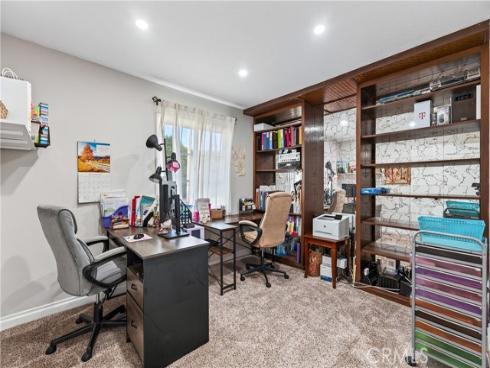 17562  Laurie  , Tustin, CA