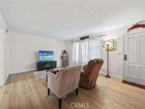 17562  Laurie  , Tustin, CA