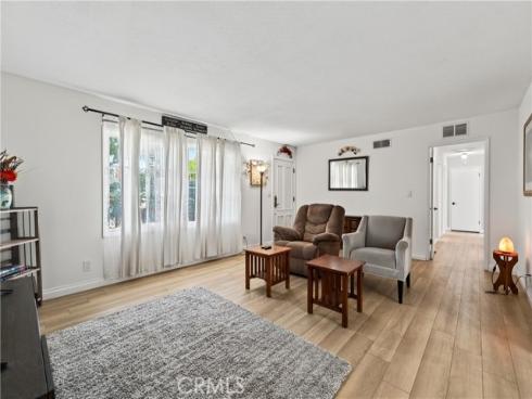 17562  Laurie  , Tustin, CA