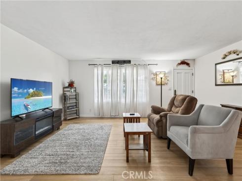 17562  Laurie  , Tustin, CA