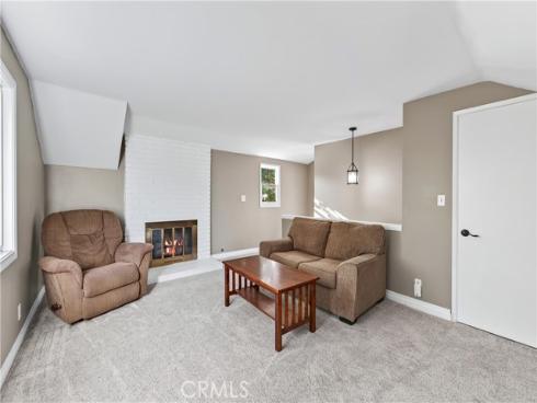 17562  Laurie  , Tustin, CA