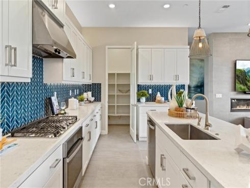 419  Transport  , Tustin, CA