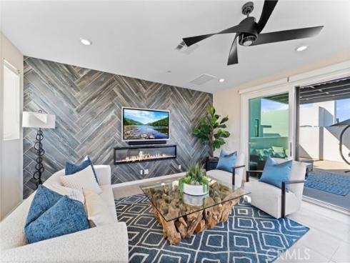 419  Transport  , Tustin, CA