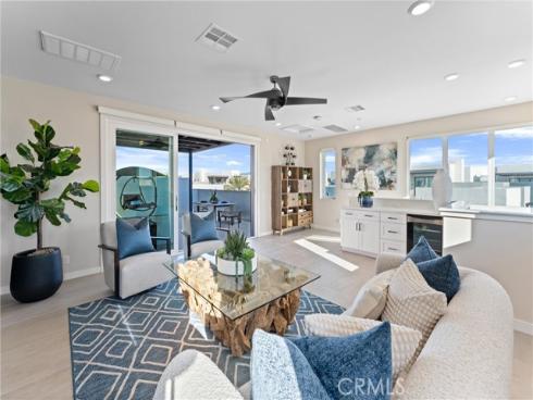 419  Transport  , Tustin, CA