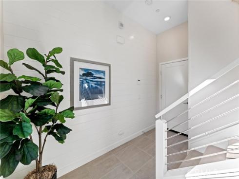 419  Transport  , Tustin, CA