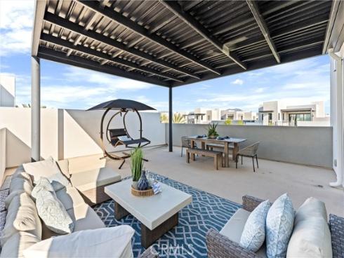 419  Transport  , Tustin, CA