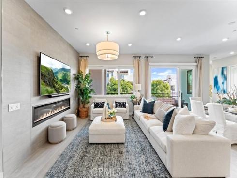 419  Transport  , Tustin, CA