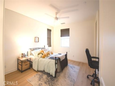 279  Barnes  , Tustin, CA