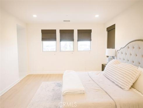 279  Barnes  , Tustin, CA