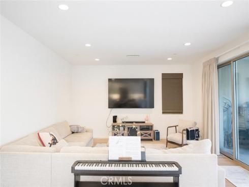 279  Barnes  , Tustin, CA